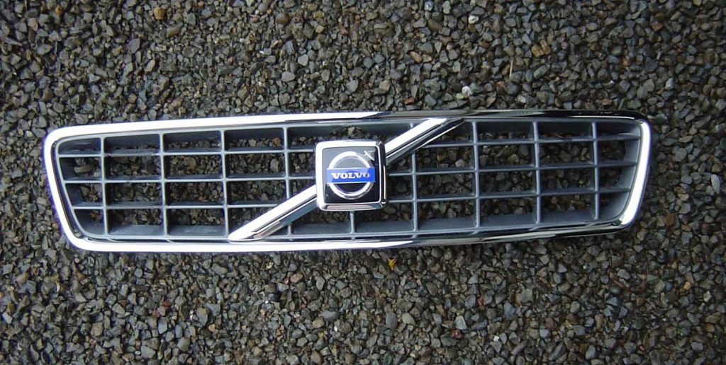 V40 Volvo Grille Repair